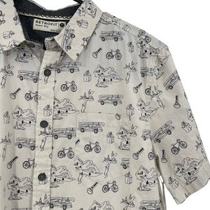 NWT Retrofit Men’s Button Down Shirt medium traveling camping print
